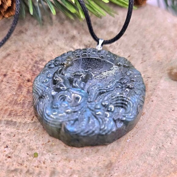 Nature Labradorite Flashy Nine Tails Fox Pendant Necklace - Picture 4 of 10